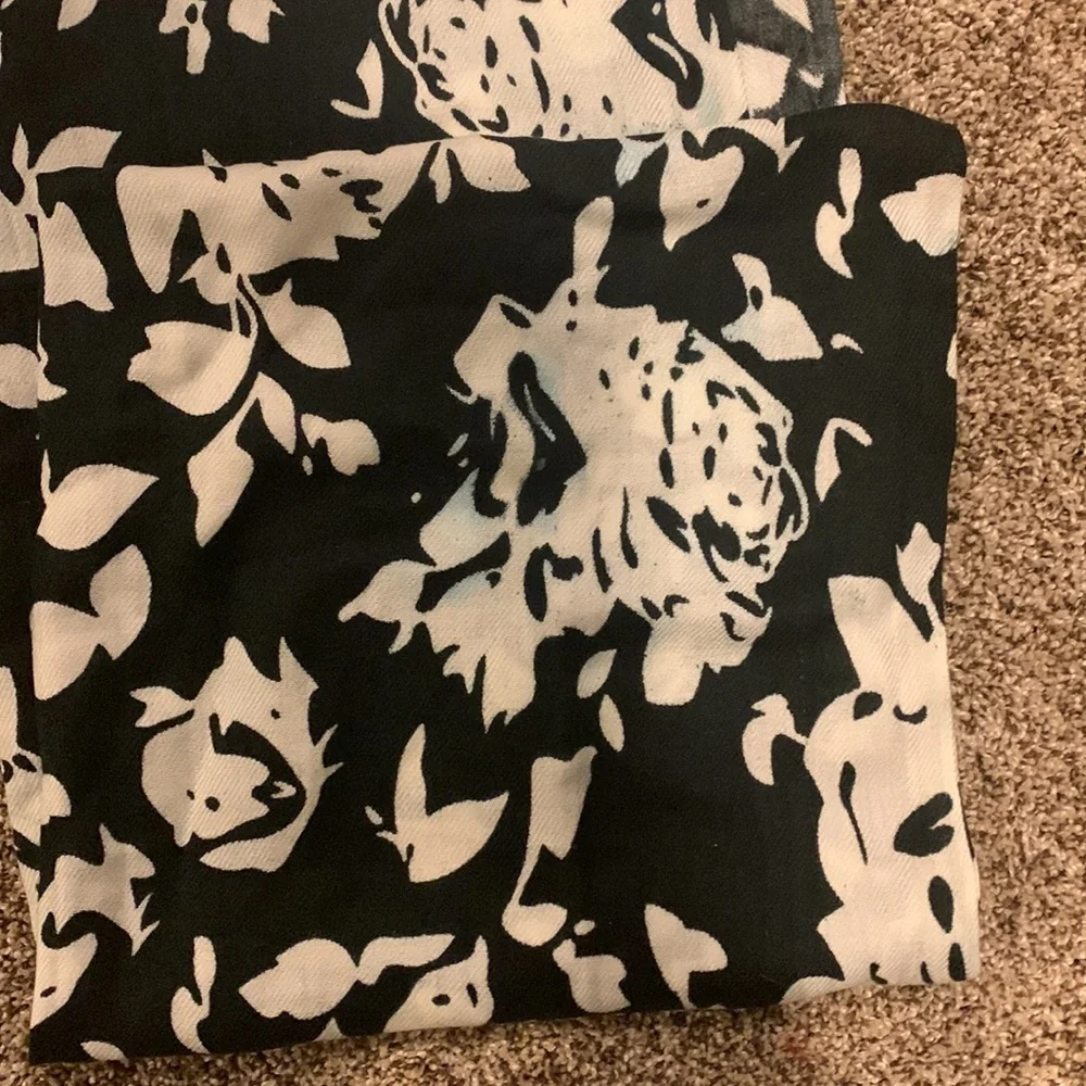 Pashmina Floral Scarf Black Soft White NWT Fringe Wearable Art Wrap Shawl